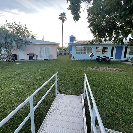 Rim Canal Cottage 'Yellow House' With Canal Views & Boat Dock Cottage أوكيتشوبي المظهر الخارجي الصورة