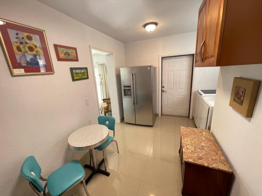 Rim Canal Cottage 'Yellow House' With Canal Views & Boat Dock Cottage أوكيتشوبي المظهر الخارجي الصورة